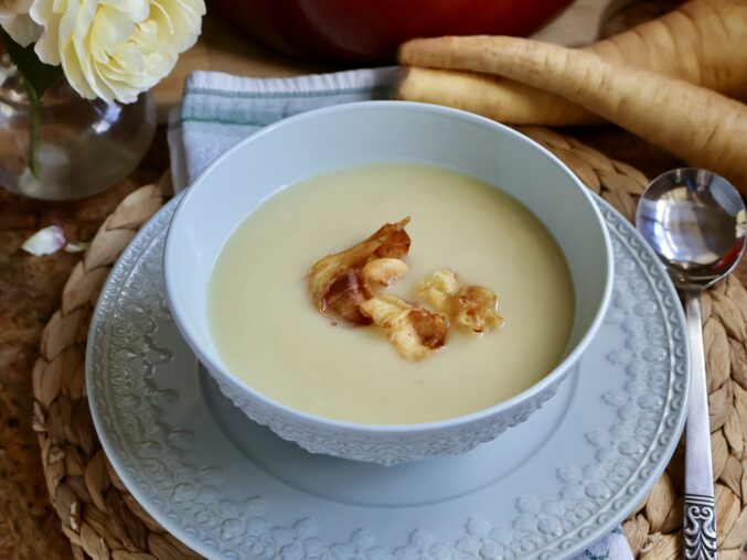 parsnip soup in a blue bowl