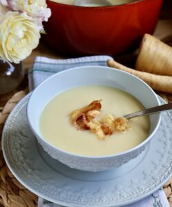 parsnip soup with crisps