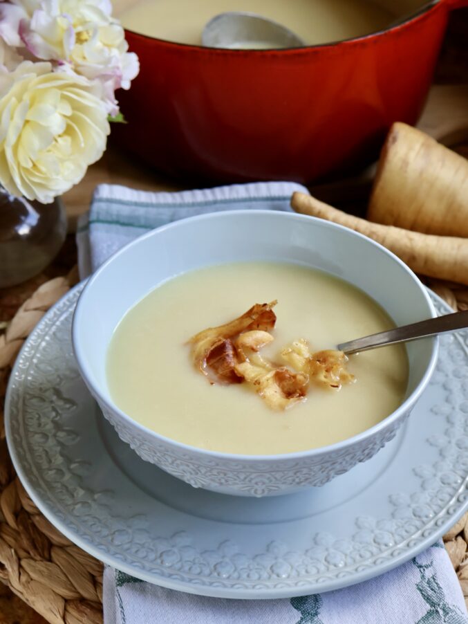 parsnip soup with crisps