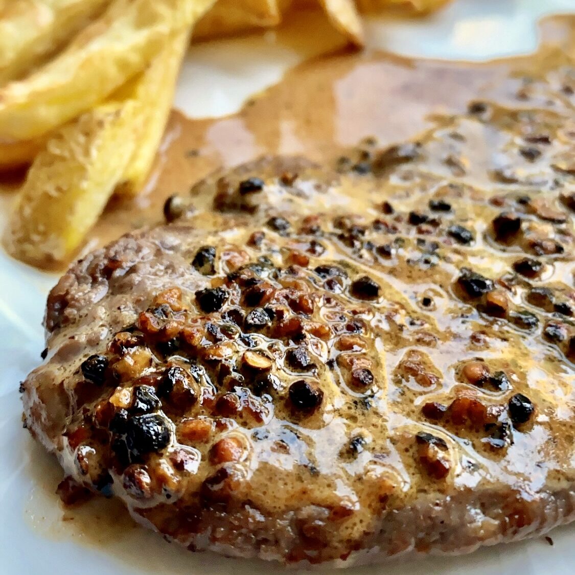 steak au poivre with fries