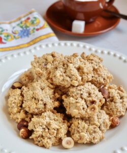 Italian meringue cookies hero