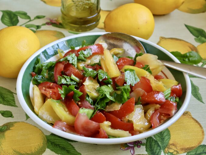 tomato salad with lemon