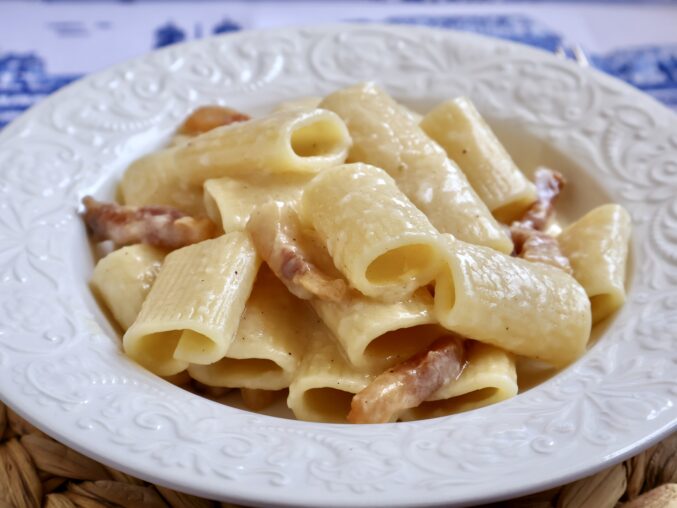 plate of pasta alla gricia