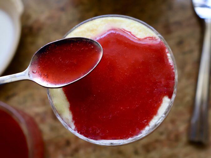 Topping cream with sieved raspberry sauce